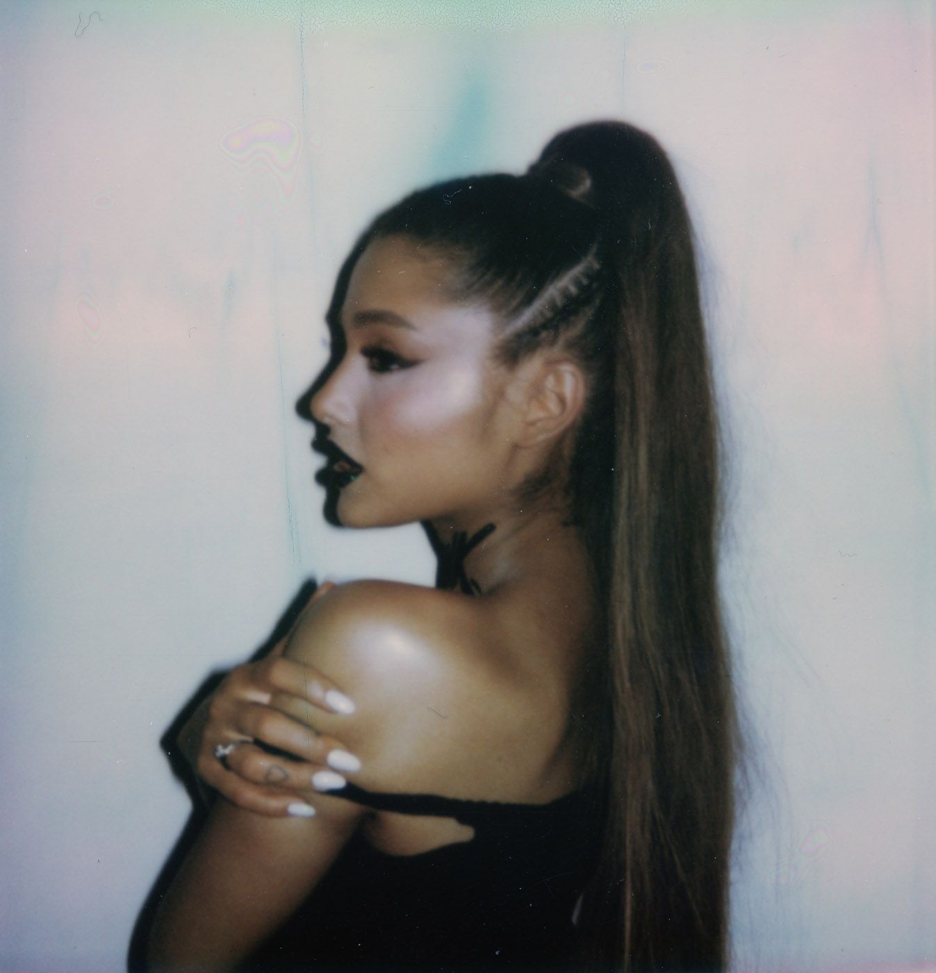 NUOVO RECORD PER ARIANA GRANDE: è la donna più seguita su Instagram
