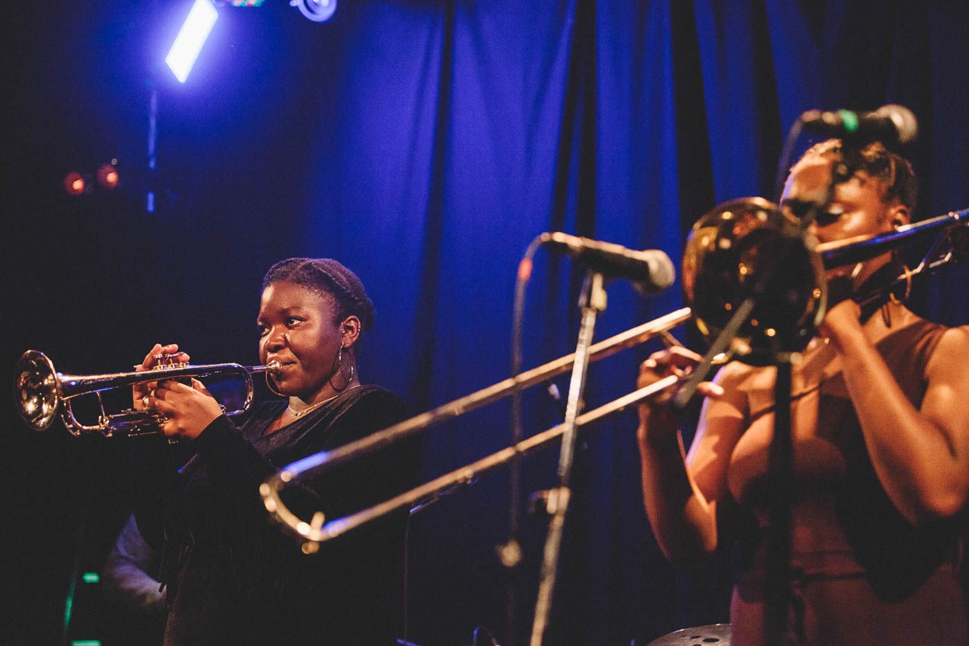 I Kokoroko in concerto al Locomotiv Club di Bologna